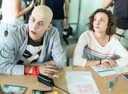 «Смотреть непросто, но нужно»: зрители оценили сериал «Красные браслеты» 