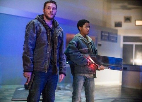 С бластером за брата: в России стартует фантастический фильм «Кин»