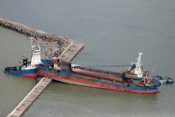 Пострадавший от тайфуна аэропорт в Японии возобновил международные рейсы
