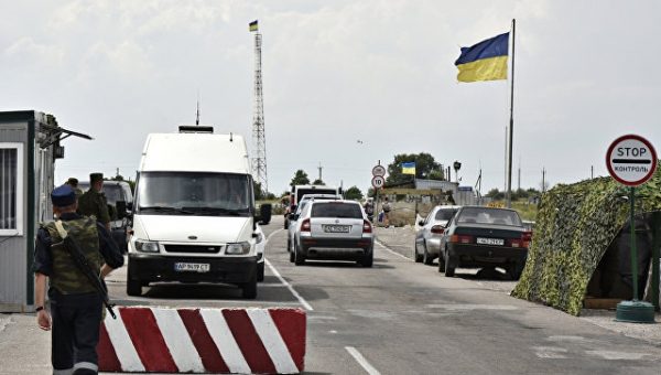 На Украине назвали очереди на границе с Крымом "искусственными"