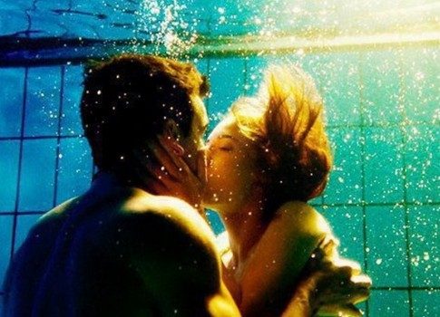 Запретная любовь: смотрите дилогию «Три метра над уровнем неба» на канале «Ю»