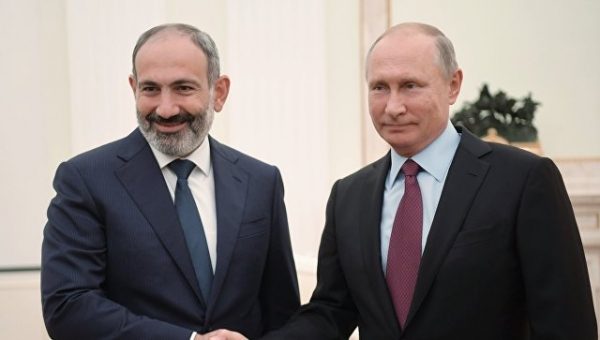Путин и Пашинян коротко пообщались на полях саммита СНГ