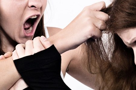 Девочка-подросток попала в больницу после драки со сверстницей