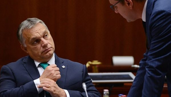 Евродепутат призвал премьера Венгрии "вступить в клуб Brexit"