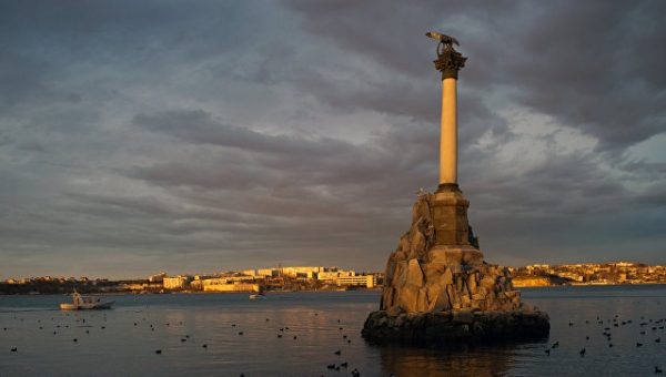 В Госдуме оценили предложение Порошенко исключить ЧФ в Крыму из конституции