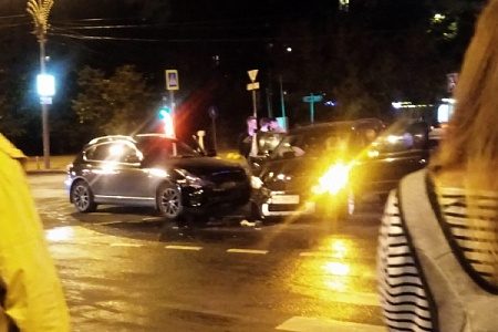 Три пенсионерки пострадали в аварии напротив «Дома быта»