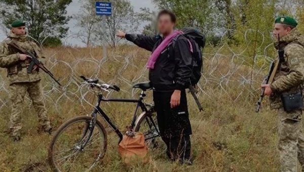 Американец на велосипеде пытался покинуть Украину ради любимой в России