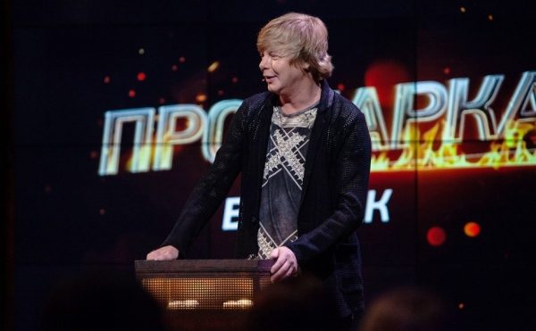 Без трех топоров: на шоу ТНТ4 «Прожарка» пришел Витя АК