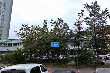 Иномарка сбила пенсионерку во дворе 4 микрорайона