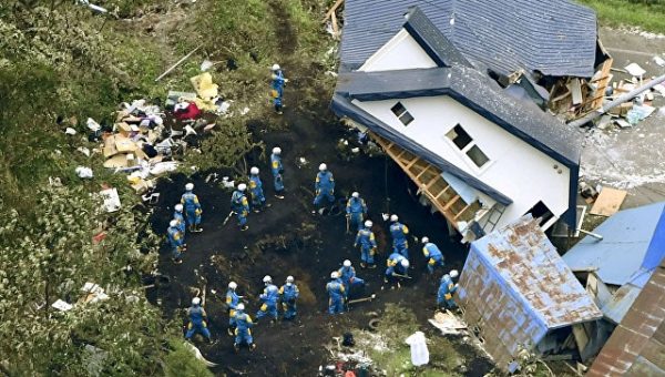 Число жертв землетрясения на севере Японии достигло 42 человек
