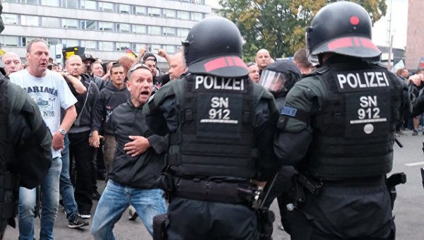 В Хемнице манифестанты протестуют против миграционной политики ФРГ