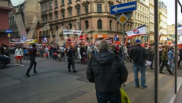 В Европарламенте высоко оценили результаты марша за русские школы в Латвии