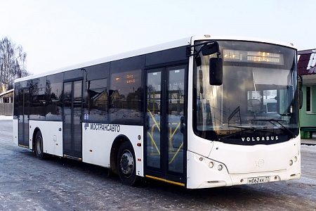 Автобус проволок упавшего пенсионера с зажатыми дверями ногами