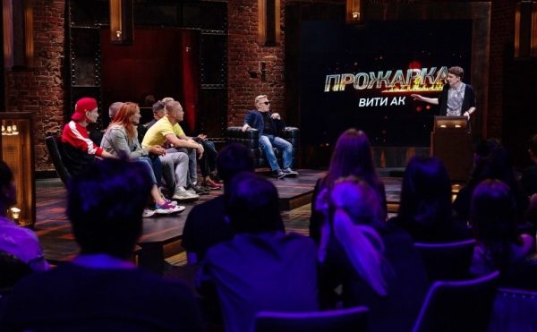 Без трех топоров: на шоу ТНТ4 «Прожарка» пришел Витя АК