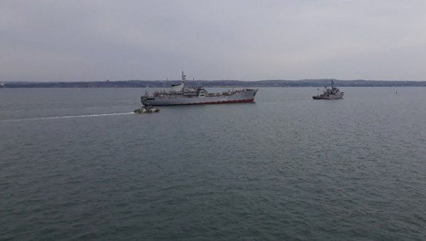 Эксперт рассказал, зачем корабли РФ сопровождали украинский "металлолом"