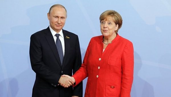 Путин и Меркель заявили о необходимости выполнения Минских соглашений