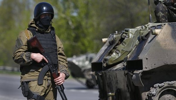 Толстой выразил обеспокоенность числом неучтенного оружия на Украине