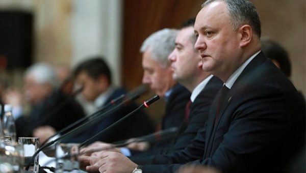 Президент Молдавии сообщил, что подпишет указ об отставке двух министров