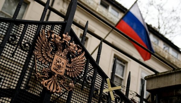 Посольство в Лондоне объяснило, почему Bellingcat связывают со спецслужбами