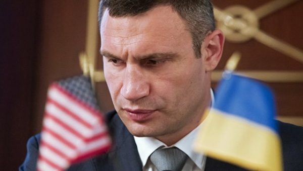 В Сети высмеяли фотографию Кличко со Шварценеггером