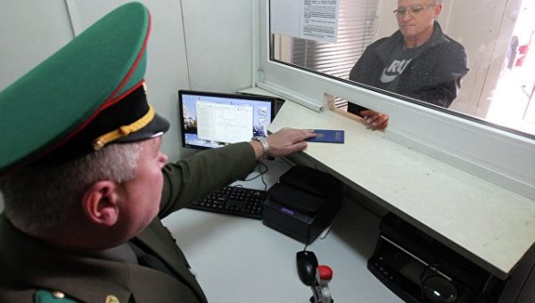 Белорусские таможенники обнаружили в поезде картину Саврасова