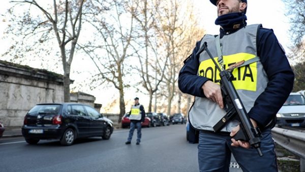 В отделение итальянской партии "Лига" бросили взрывпакет