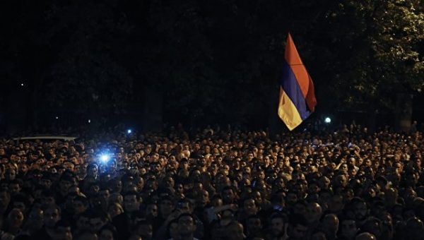 Оппозиция в Армении заявила, что не давала обещаний по досрочным выборам