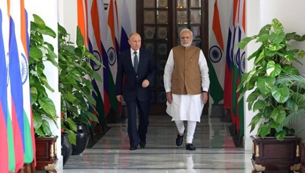 Путин и Моди приветствовали заключение контракта на <span id=