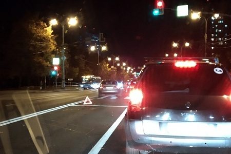 Автомобиль сбил пенсионера напротив «Дома быта»