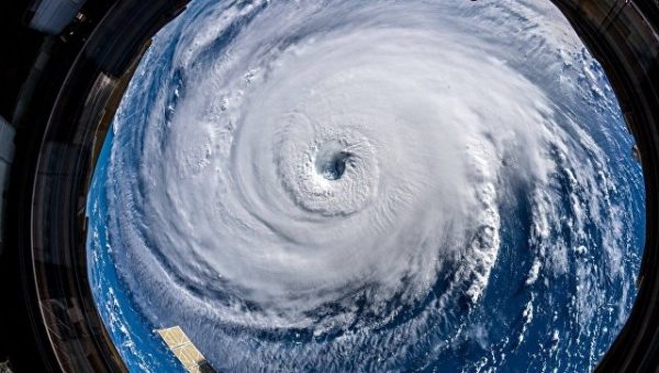 Ураган "Серджио" в Тихом океане усилился до четвертой категории