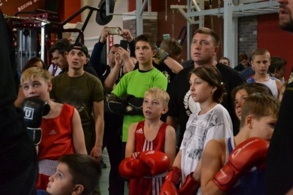 Зеленоградцы встретились с чемпионом мира по боксу Роем Джонсом младшим
