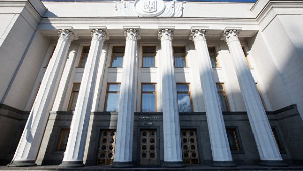 Порошенко предложил Раде продлить закон о статусе Донбасса