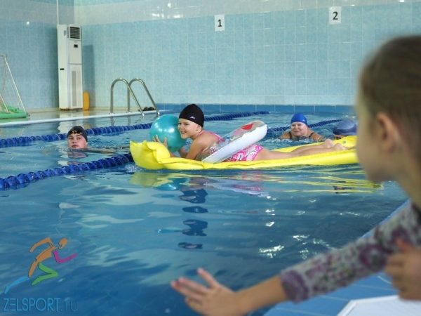 В ФОК «Малино» прошли окружные соревнования спортивных семей «Водные старты»
