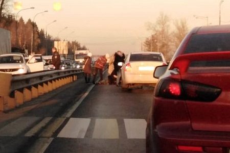 Автомобиль сбил женщину на «зебре» на Ленинградском шоссе