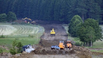 В ЛЕСОПАРКАХ МОСКВЫ РАЗРЕШИЛИ СТРОИТЬ ДОРОГИ