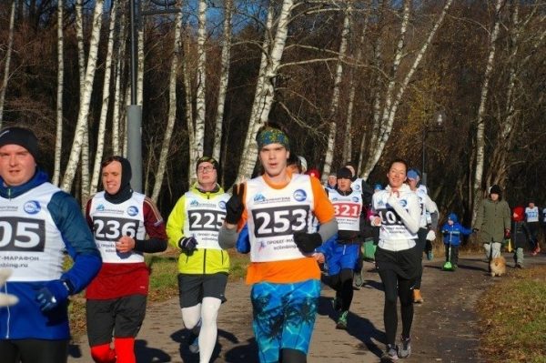 Более 250 спортсменов вышли на старт пробег-марафона «Осень 2018»