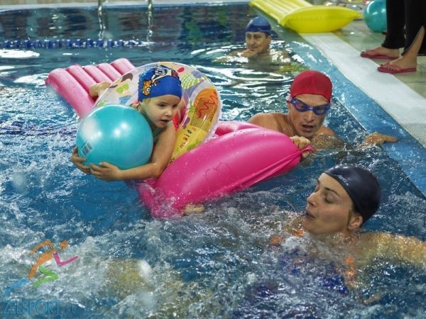 В ФОК «Малино» прошли окружные соревнования спортивных семей «Водные старты»