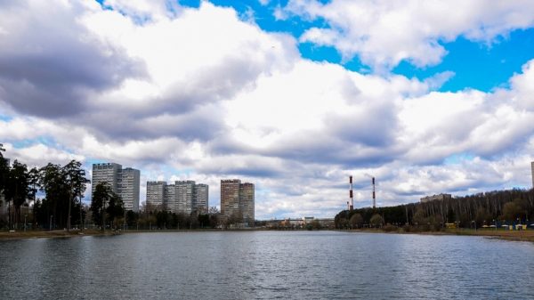 65-летний мужчина чуть не утонул на Школьном озере