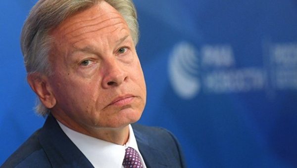Пушков раскритиковал Меркель за санкции, "приносящие радость" Порошенко