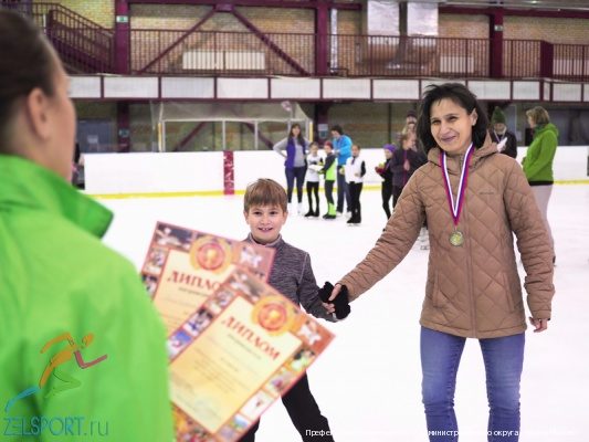 В ФОК «Ледовый» прошел физкультурно-спортивный праздник по фигурному катанию
