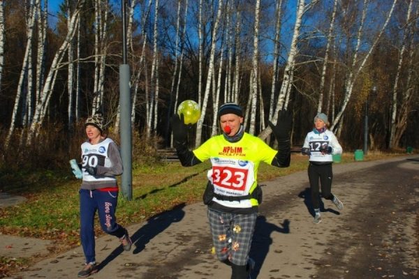 Более 250 спортсменов вышли на старт пробег-марафона «Осень 2018»