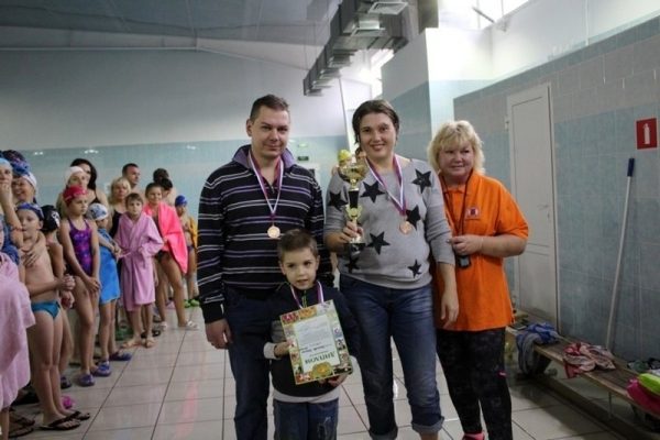 В ФОК «Малино» прошли окружные соревнования спортивных семей «Водные старты»