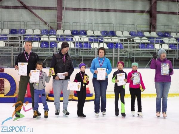 В ФОК «Ледовый» прошел физкультурно-спортивный праздник по фигурному катанию