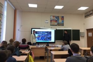 Молодежные активисты Матушкино рассказали школьникам об инновационной Москве