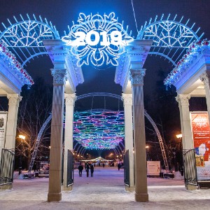 Каток в парке, ретровечеринка и салют: куда сходить в новогоднюю ночь в Москве