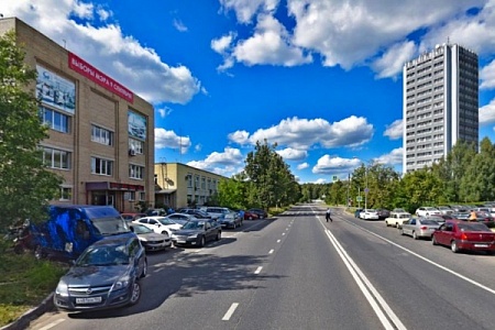 Женщина попала под машину на 1-м Западном проезде