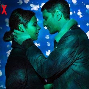 Кровь, парфюм, шампанское: десять сериалов декабря, которые нельзя пропустить