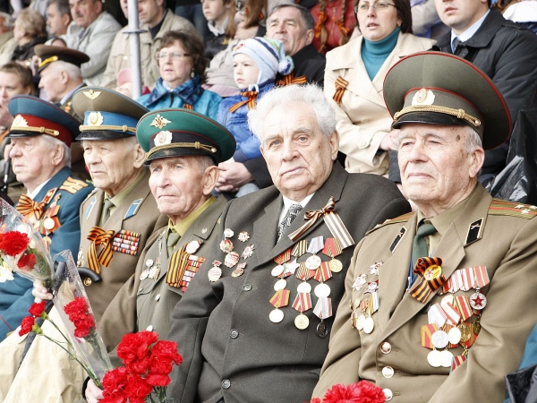 Зеленоградских ветеранов поздравили юные артисты