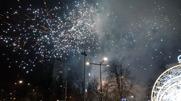 В новогоднюю ночь на площади Юности собрались около тысячи человек