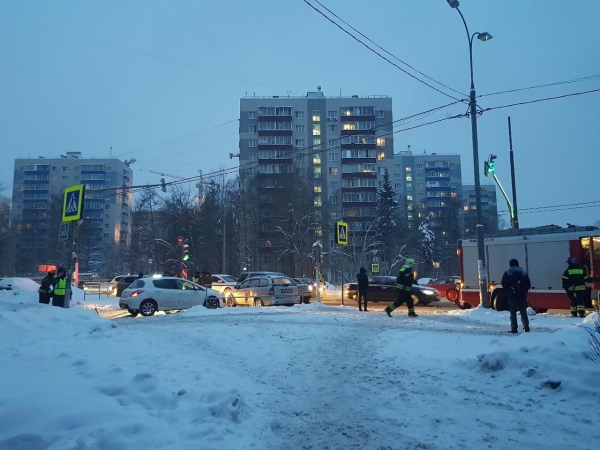 Подросток пострадал в массовой аварии на Московском проспекте